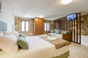 A bed or beds in a room at Agarathos Deluxe Homes - Kaliviani -On the road to Balos