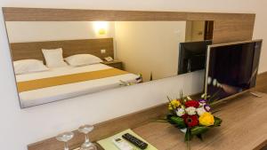 Postel nebo postele na pokoji v ubytování Hotel Herastrau