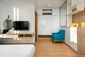TV a/nebo společenská místnost v ubytování Dolphin Hotel and Apartment + 35 fotografií