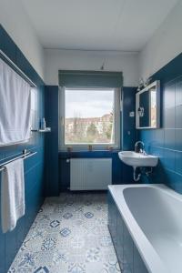 Ett badrum på zentrales 130 qm Design-Appartement mit Extras