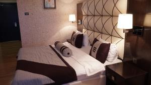 מיטה או מיטות בחדר ב-Agsaray Deluxe Hotel & SPA
