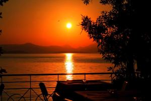 Photo de la galerie de l'établissement Blue Sky Apartments & Rooms, à Xiropigado 155 autres photos