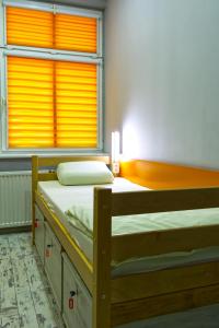 Posteľ alebo postele v izbe v ubytovaní Event Hostel - Opole