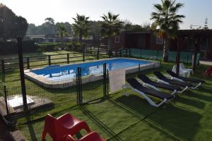 Bazén v ubytování Bungalows Park Albufera nebo v jeho okolí