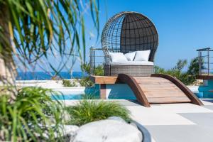 Bazén v ubytování Onira Suite Dreams nebo v jeho okolí + 37 fotografií
