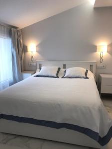 Кровать или кровати в номере Nuevo Luminoso Apartamento Catalina a 80 metros de la playa para 4 personas