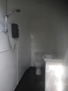 ห้องน้ำของ Norwell view farm glamping with hot tubs