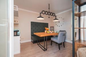 Køkken eller tekøkken på Das Handtuchhaus - Wohnen im schmalsten Haus - Mittendrin + 16 billeder