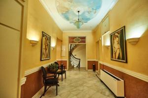 TV a/nebo společenská místnost v ubytování Exis Hotel