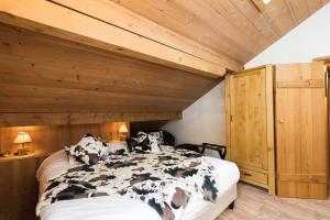 Postel nebo postele na pokoji v ubytování Les Chalets de La Griyotire