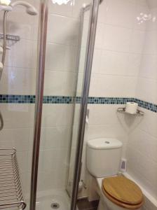 A bathroom at Park House Guest House 