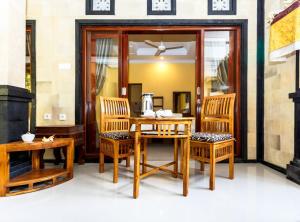 a dining room with a table and chairs at Dekwah Homestay in Ubud