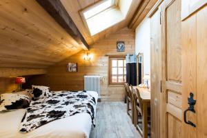 Postel nebo postele na pokoji v ubytování Les Chalets de La Griyotire