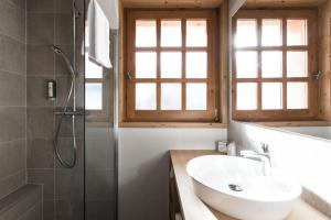Koupelna v ubytování Les Chalets de La Griyotire