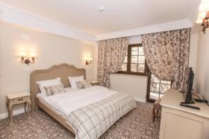 Ένα ή περισσότερα κρεβάτια σε δωμάτιο στο Pensiunea Dimitrios