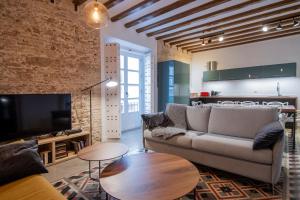 A seating area at Apartamentos Son de Cadiz