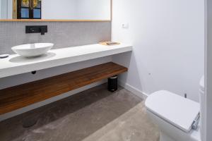 A bathroom at Apartamentos Son de Cadiz