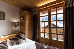 Postel nebo postele na pokoji v ubytování Les Chalets de La Griyotire