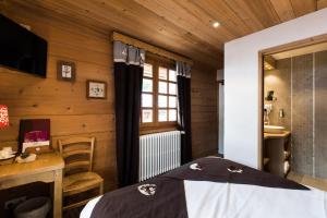 Postel nebo postele na pokoji v ubytování Les Chalets de La Griyotire