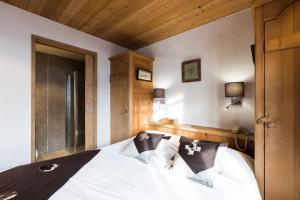 Postel nebo postele na pokoji v ubytování Les Chalets de La Griyotire