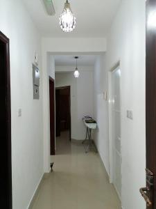 A bathroom at Discovery Furnished Apartments (Al-Amerat)