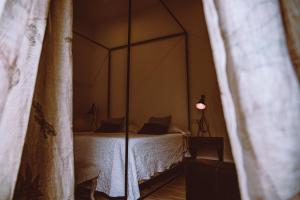 Postel nebo postele na pokoji v ubytování HOTEL LUZ ALMONASTER