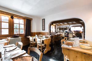 Posezení v ubytování Les Chalets de La Griyotire