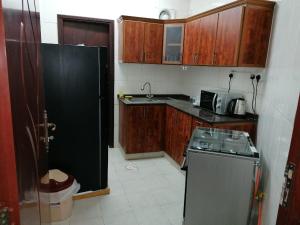Kuchyň nebo kuchyňský kout v ubytování Discovery Furnished Apartments (Al-Amerat)