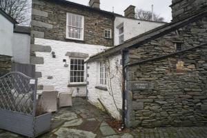 Gallery image of Old Bakers Cottage ground floor apartment centrally located in Grasmere with patio area in Grasmere