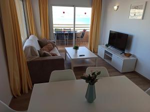 TV a/nebo společenská místnost v ubytování Apartamento en edificio Stella Maris
