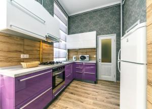 Kuchyňa alebo kuchynka v ubytovaní One bedroom, 6 Zankovetskoi St Near a Khreschatyk