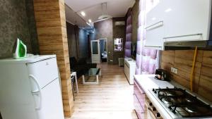 Kuchyňa alebo kuchynka v ubytovaní One bedroom, 6 Zankovetskoi St Near a Khreschatyk