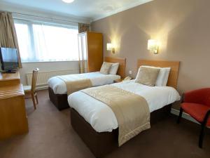 Postel nebo postele na pokoji v ubytování Birmingham Great Barr Hotel