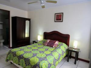 Postel nebo postele na pokoji v ubytování Hotel La Guaria Inn & Suites