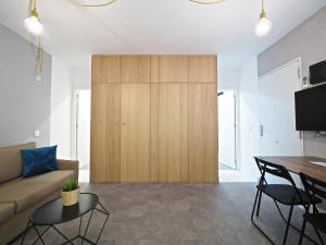 TV a/nebo společenská místnost v ubytování Torrassa Cozy Apartment by Olala Homes