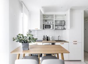 Majoituspaikan MAD Apartments by Olala Homes keittiö tai keittotila