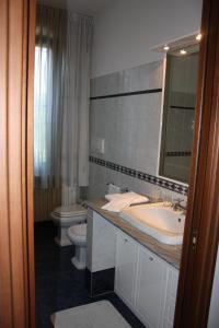 a bathroom with a sink and a toilet at La Ca' Nova in Lurago D'Erba 