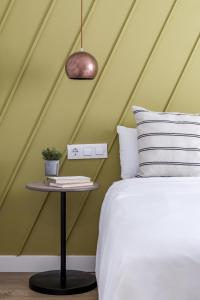 Style Apartments by Olala Homes tesisinde bir odada yatak veya yataklar