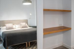 A bed or beds in a room at Apartamentos Son de Cadiz