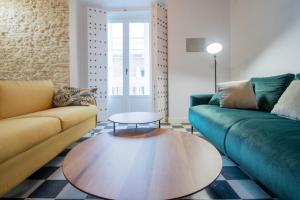 A seating area at Apartamentos Son de Cadiz