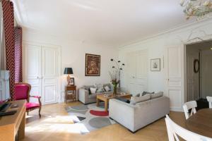 a living room with a couch and a table at Amazing Flat Quartier Latin in Paris