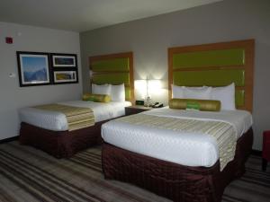 パデューカにあるLa Quinta by Wyndham Paducahのホテルルーム ベッド2台付