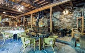 A restaurant or other place to eat at O Muiño de Pena