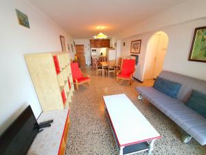Posezení v ubytování Apartamento Karina Beach-3