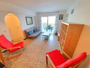 Posezení v ubytování Apartamento Karina Beach-3