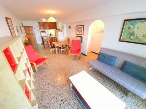 Posezení v ubytování Apartamento Karina Beach-3