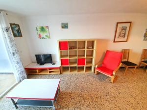 TV a/nebo společenská místnost v ubytování Apartamento Karina Beach-3