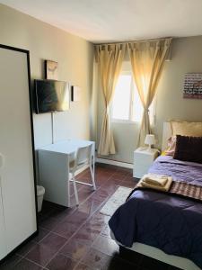 Postel nebo postele na pokoji v ubytování BYOR City Rooms