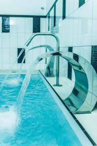 Bazén v ubytování Braavo Spa Hotel nebo v jeho okolí