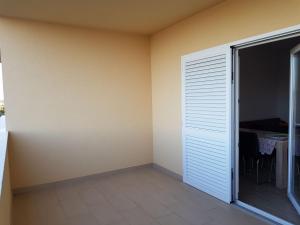 an empty room with a sliding door and a table at Contemporary Apartment in Neviđane near Sea in Neviđane